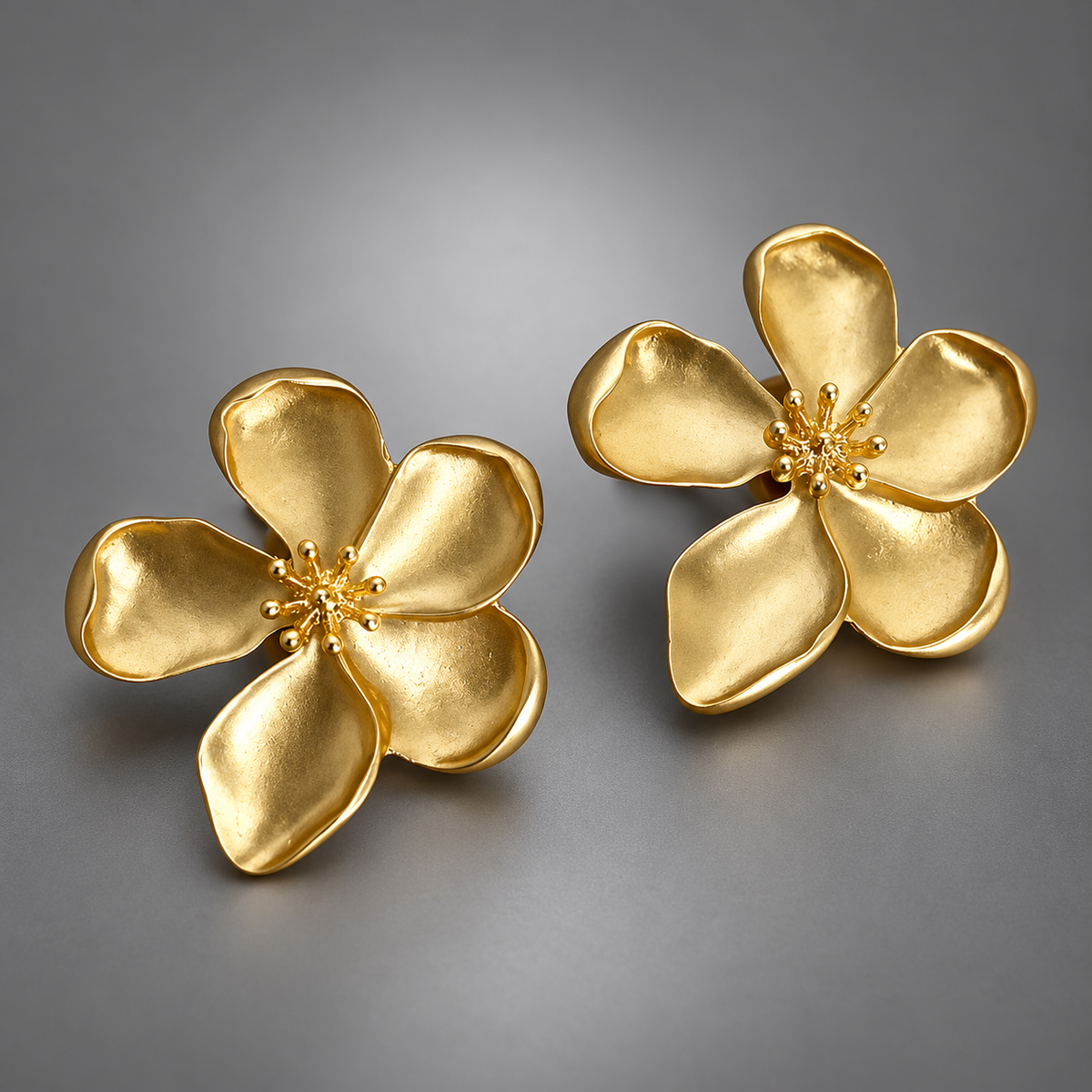 Pendientes de flores doradas