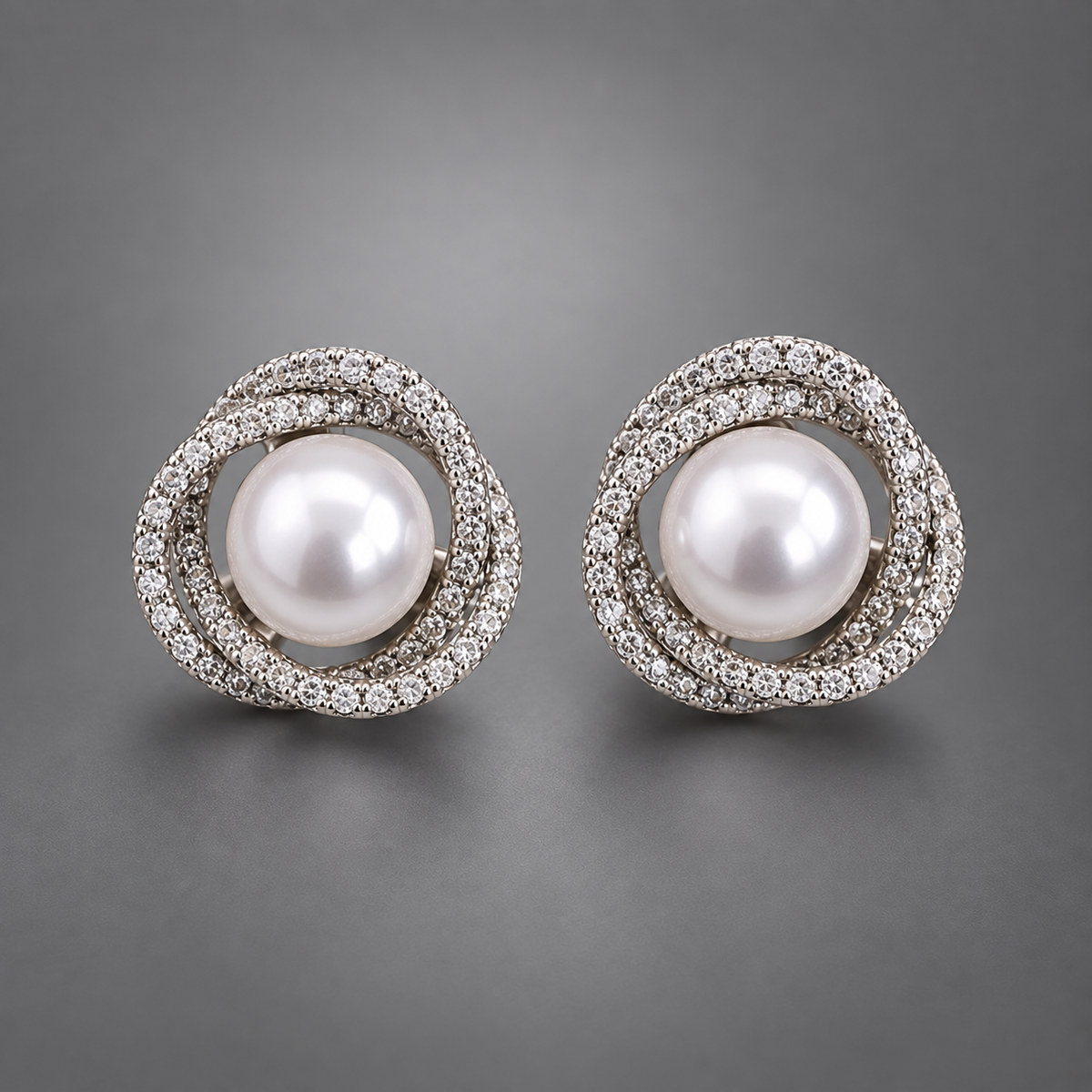 Pendientes en espiral brillantes con perlas elegantes