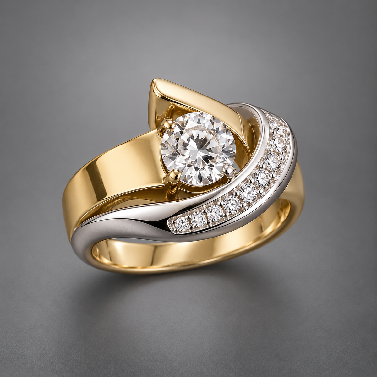 Anillo vintage irregular en oro y plata con zircón